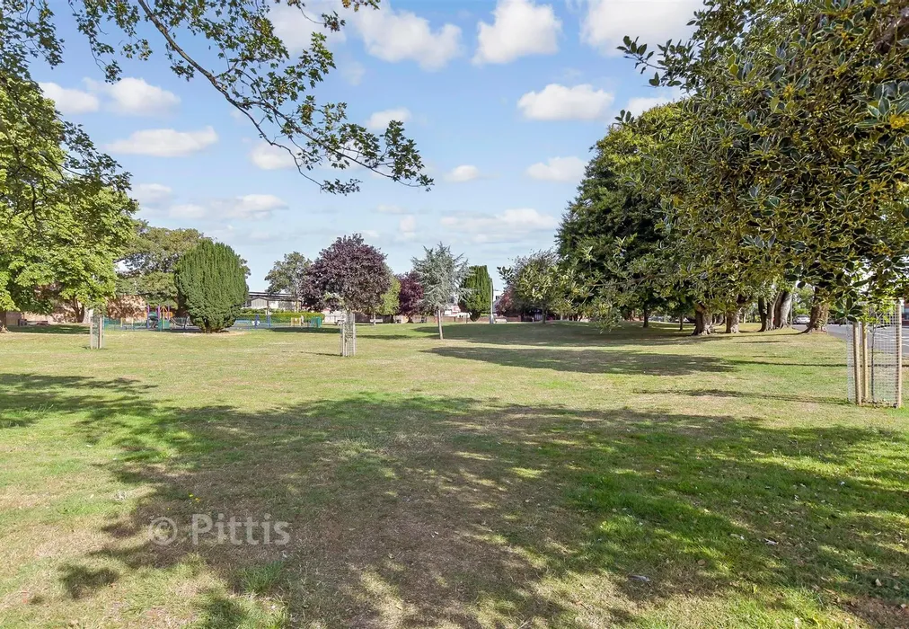 Surrounding Area - Medina Avenue, Newport, Isle of Wight - Wards of Kent