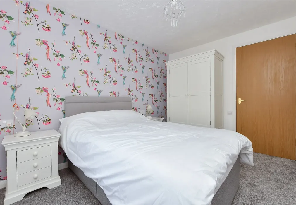 Bedroom 1 - Victoria Parade, Ramsgate, Kent - Wards of Kent
