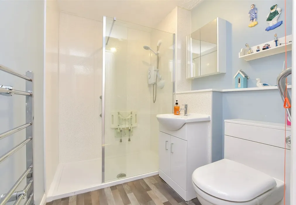 Shower Room - Victoria Parade, Ramsgate, Kent - Wards of Kent