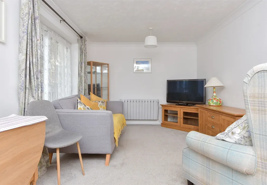 Lounge - Victoria Parade, Ramsgate, Kent - Wards of Kent