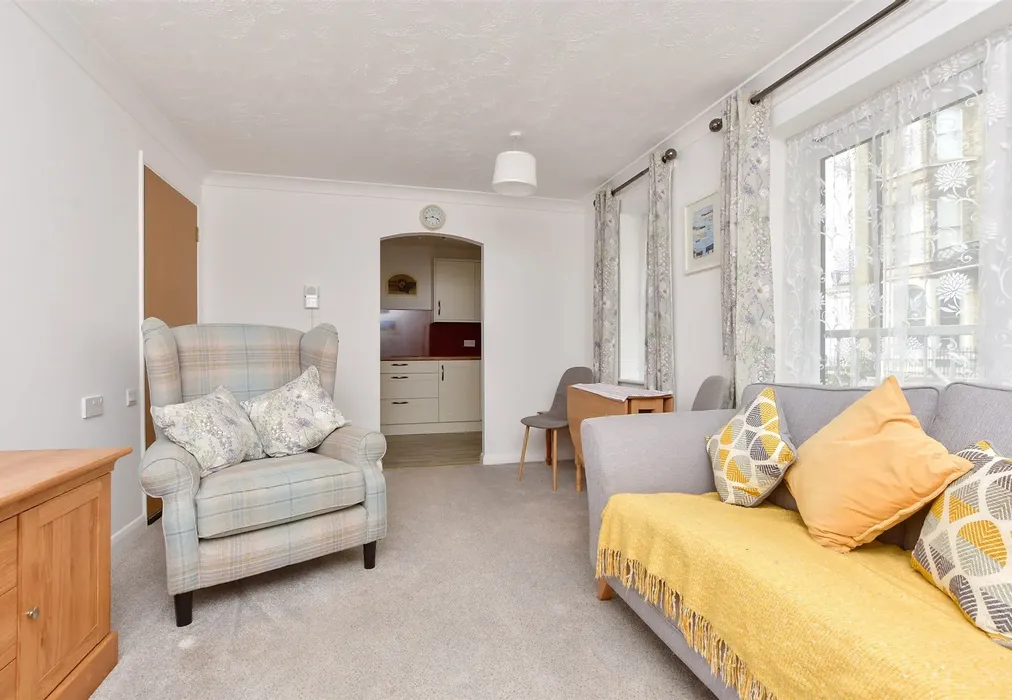 Lounge - Victoria Parade, Ramsgate, Kent - Wards of Kent