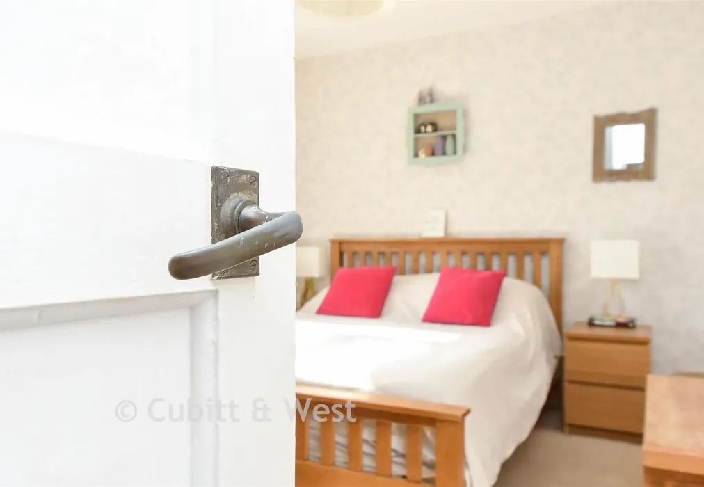 Internal Lifestyle Photograph - Ashdown Road, Reigate, Surrey - Wards of Kent