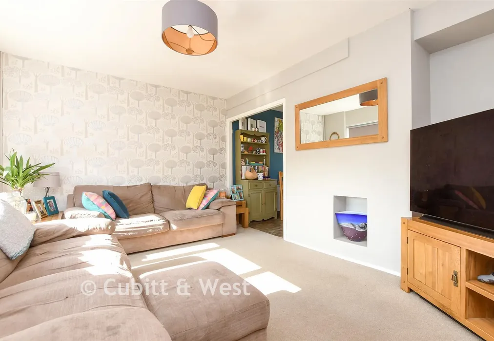 Lounge - Ashdown Road, Reigate, Surrey - Wards of Kent