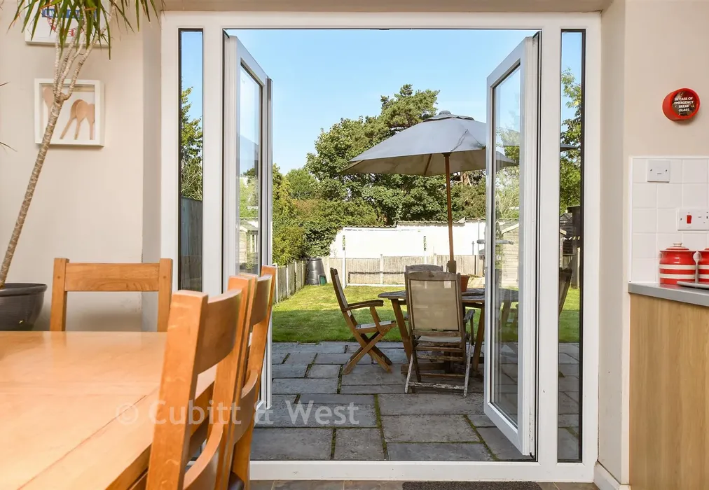 Internal Lifestyle Photograph - Ashdown Road, Reigate, Surrey - Wards of Kent