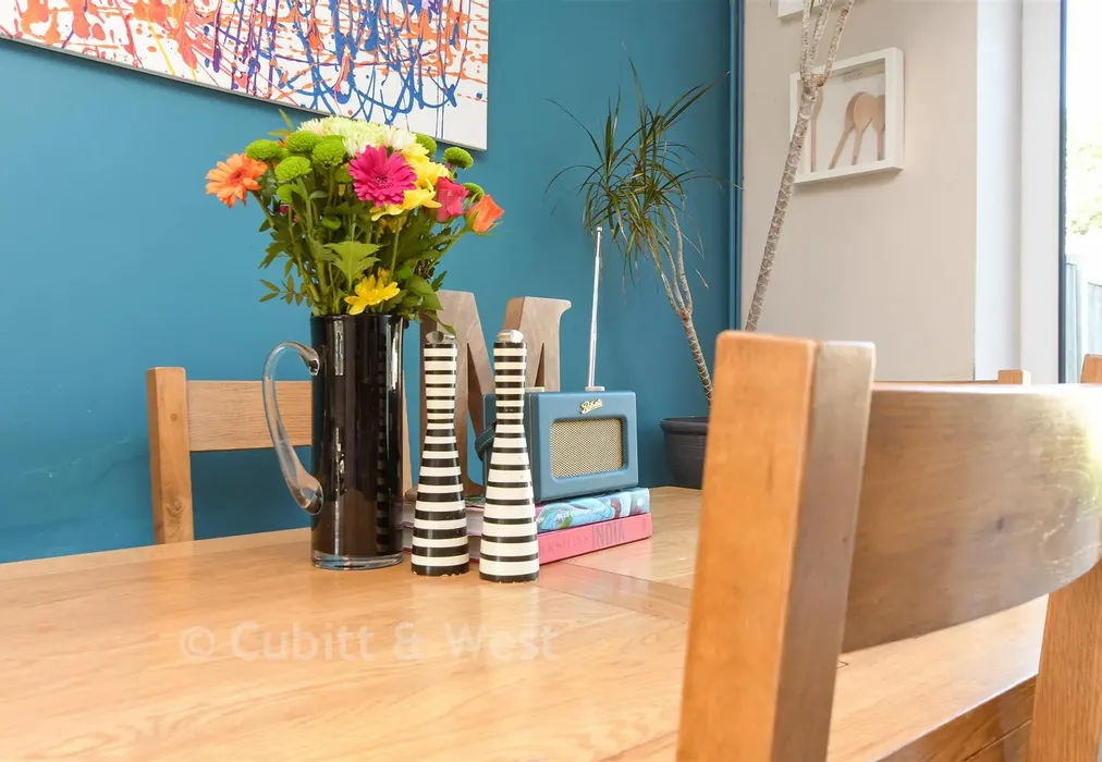 Internal Lifestyle Photograph - Ashdown Road, Reigate, Surrey - Wards of Kent