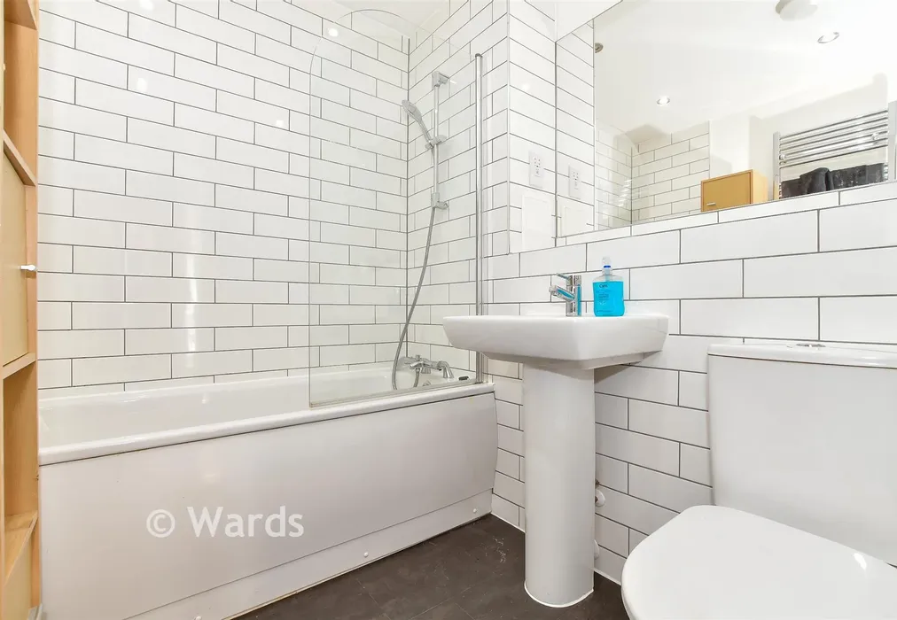 Bathroom - Avebury Avenue, Tonbridge, Kent - Wards of Kent