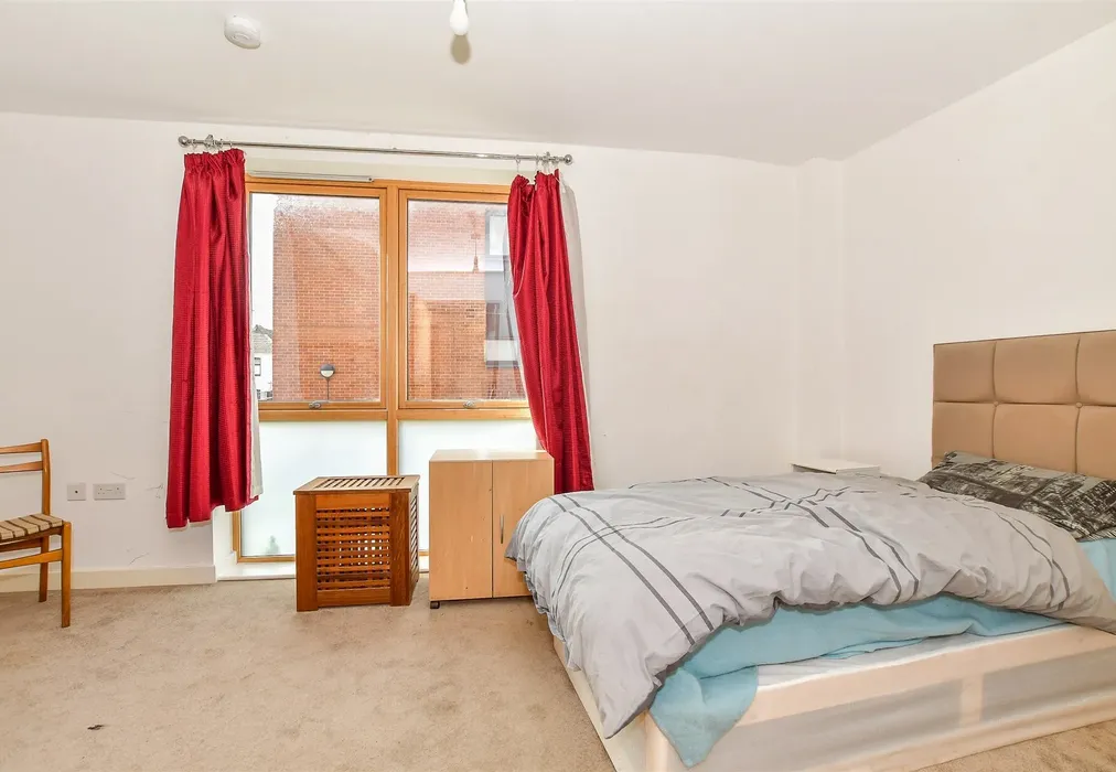 Bedroom - Avebury Avenue, Tonbridge, Kent - Wards of Kent