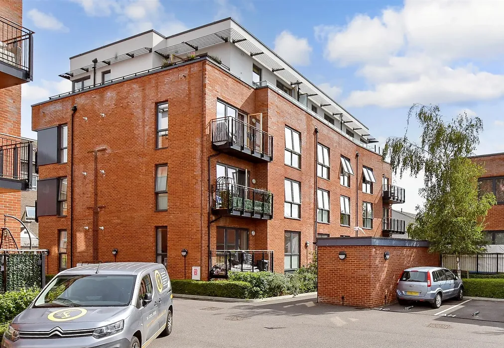 External (Web) - Avebury Avenue, Tonbridge, Kent - Wards of Kent