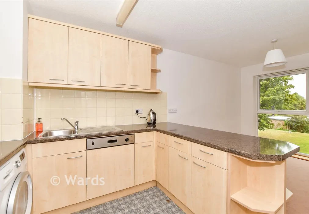Kitchen - Mill Crescent, Tonbridge, Kent - Wards of Kent
