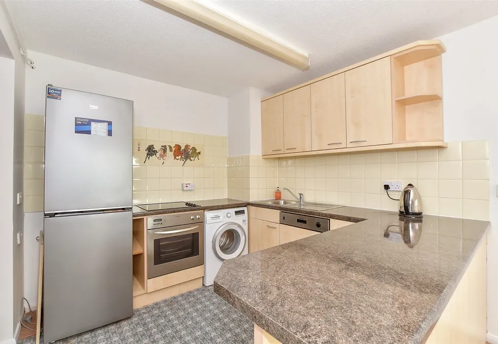 Kitchen - Mill Crescent, Tonbridge, Kent - Wards of Kent