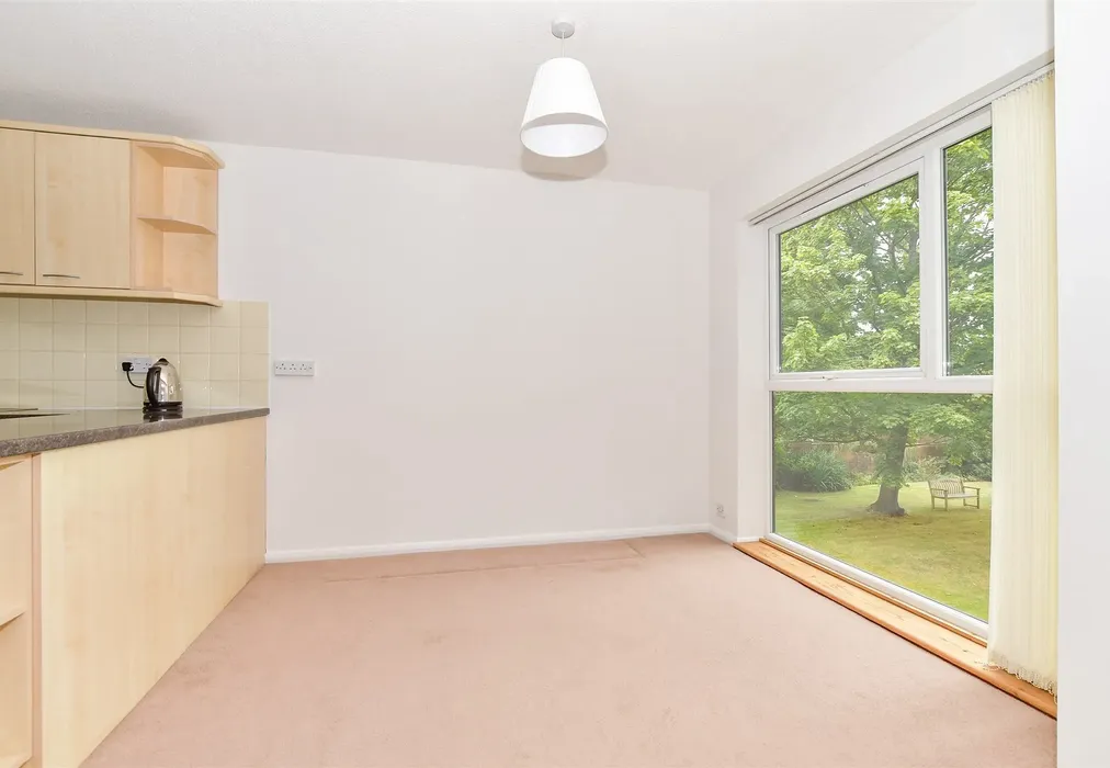 Dining Area - Mill Crescent, Tonbridge, Kent - Wards of Kent