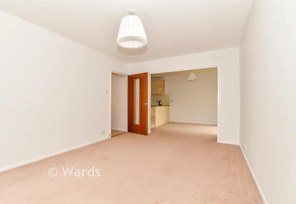 Lounge - Mill Crescent, Tonbridge, Kent - Wards of Kent