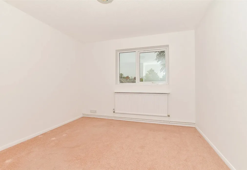 Bedroom 1 - Mill Crescent, Tonbridge, Kent - Wards of Kent