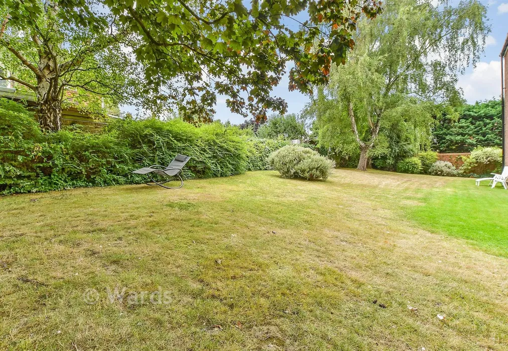 Communal Gardens - Mill Crescent, Tonbridge, Kent - Wards of Kent