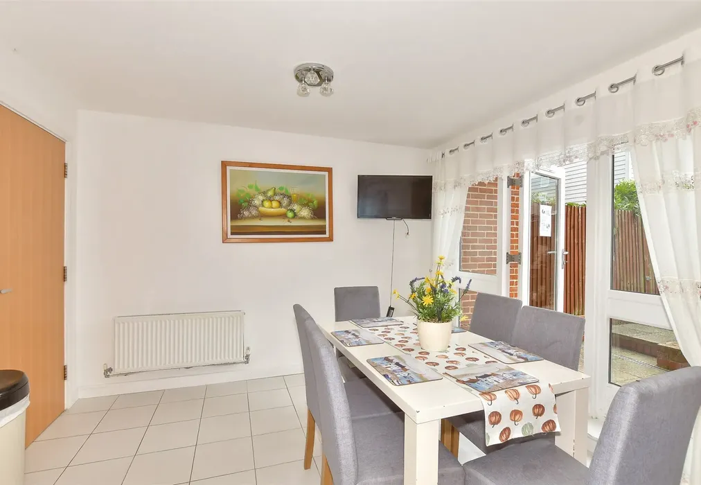 Kitchen/Diner - Stonebridge Road, Canterbury, Kent - Wards of Kent