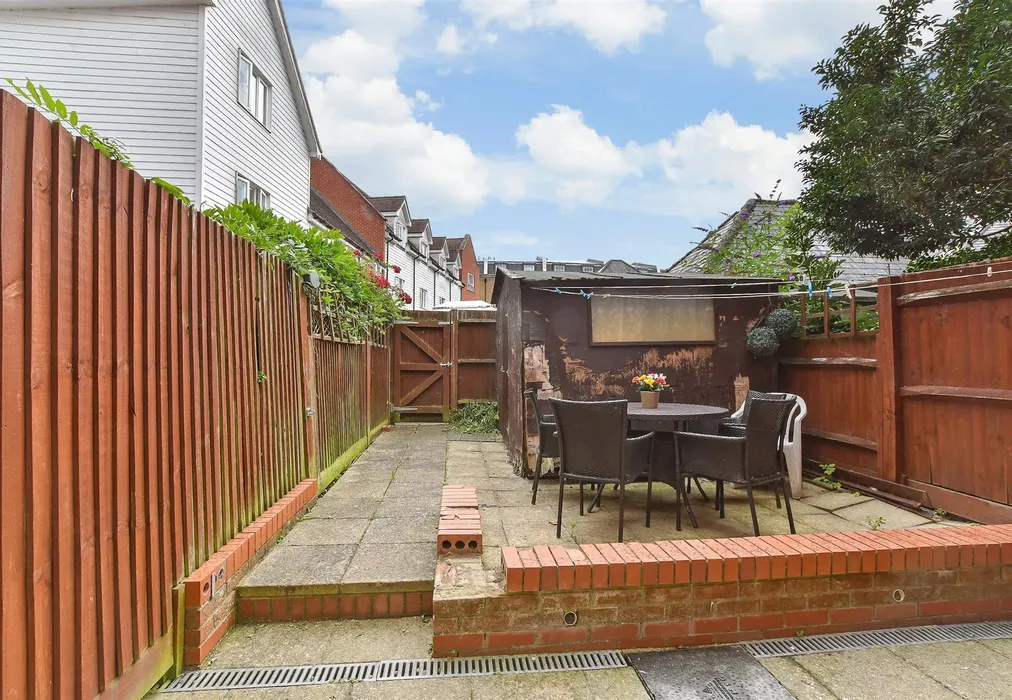 Rear Garden - Stonebridge Road, Canterbury, Kent - Wards of Kent