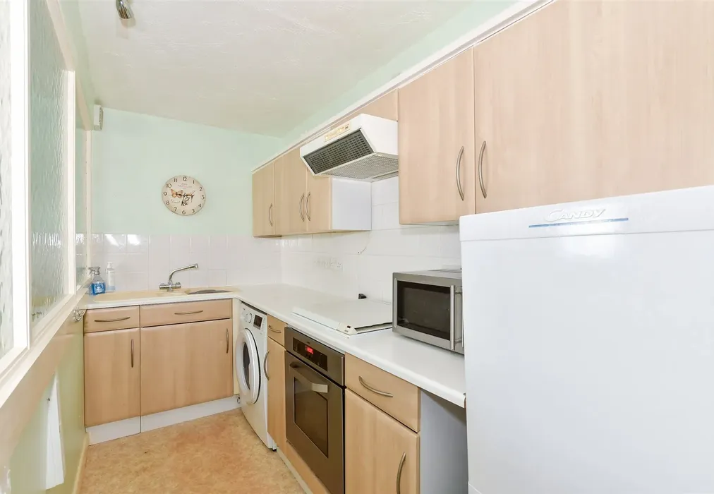 Kitchen - Willowside, Snodland, Kent - Wards of Kent