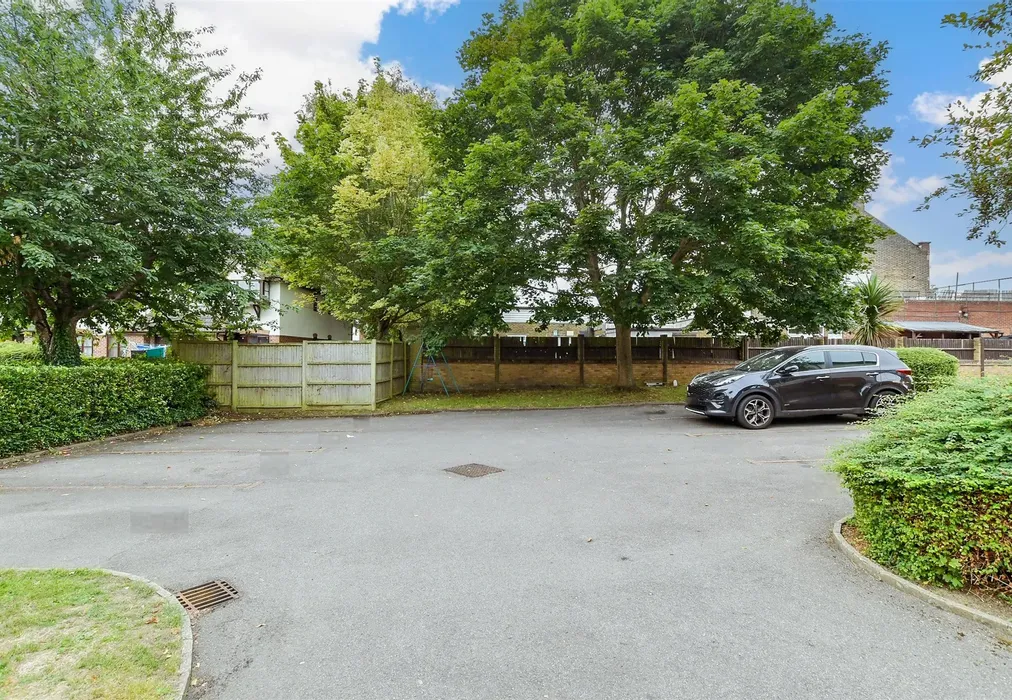 Driveway/Parking - Willowside, Snodland, Kent - Wards of Kent