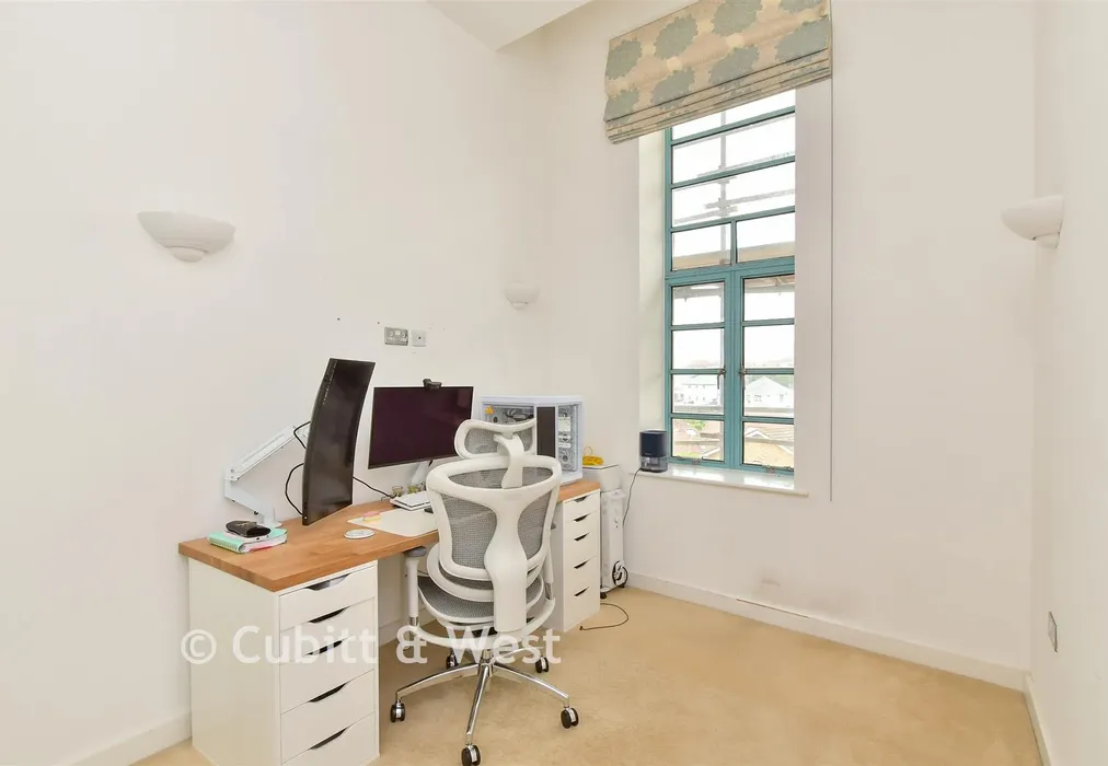 Bedroom 2 - Longridge Avenue, Brighton, East Sussex - Wards of Kent