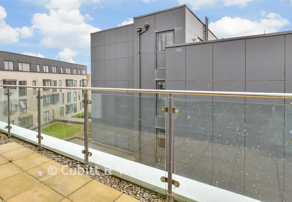 Balcony / Terrace - Longridge Avenue, Brighton, East Sussex - Wards of Kent