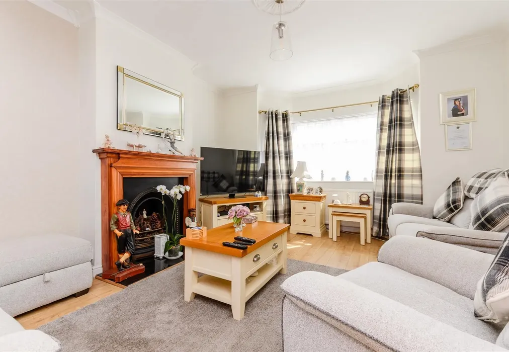 Lounge - Westbrooke Crescent, Welling, Kent - Wards of Kent