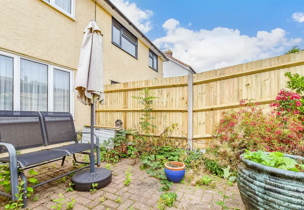 Patio / Decking - Hunt Road, Tonbridge, Kent - Wards of Kent