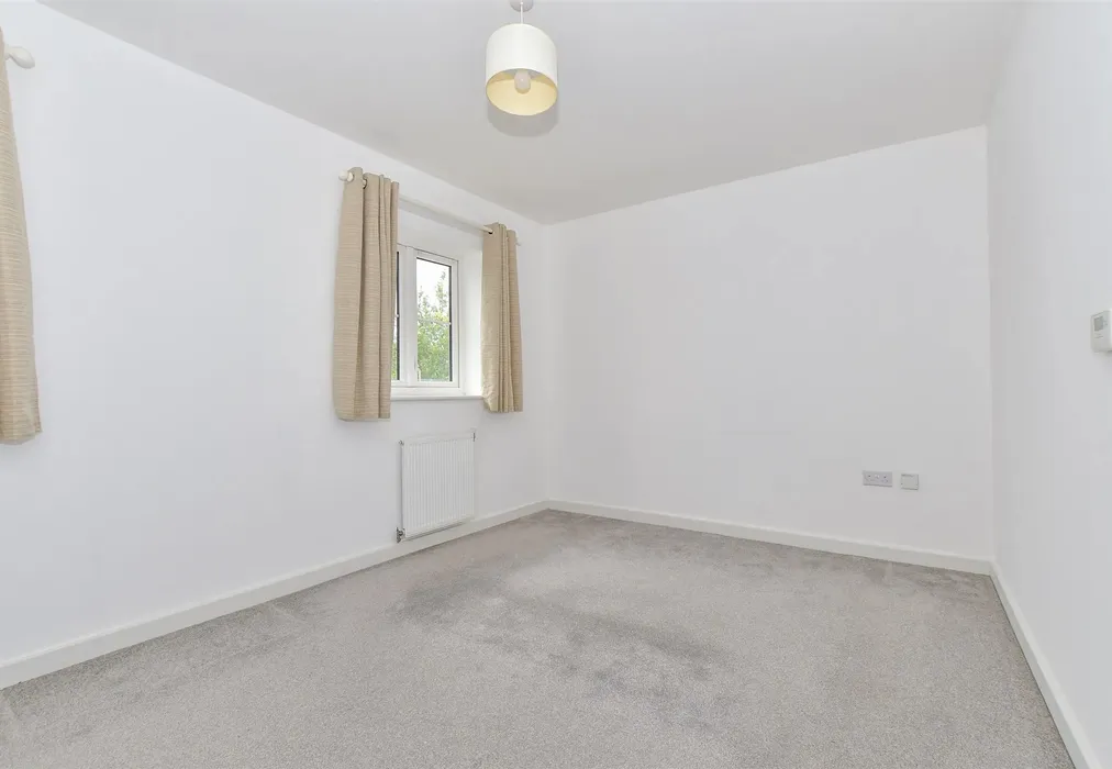 Bedroom 1 - Ellson Close, Ashford, Kent - Wards of Kent