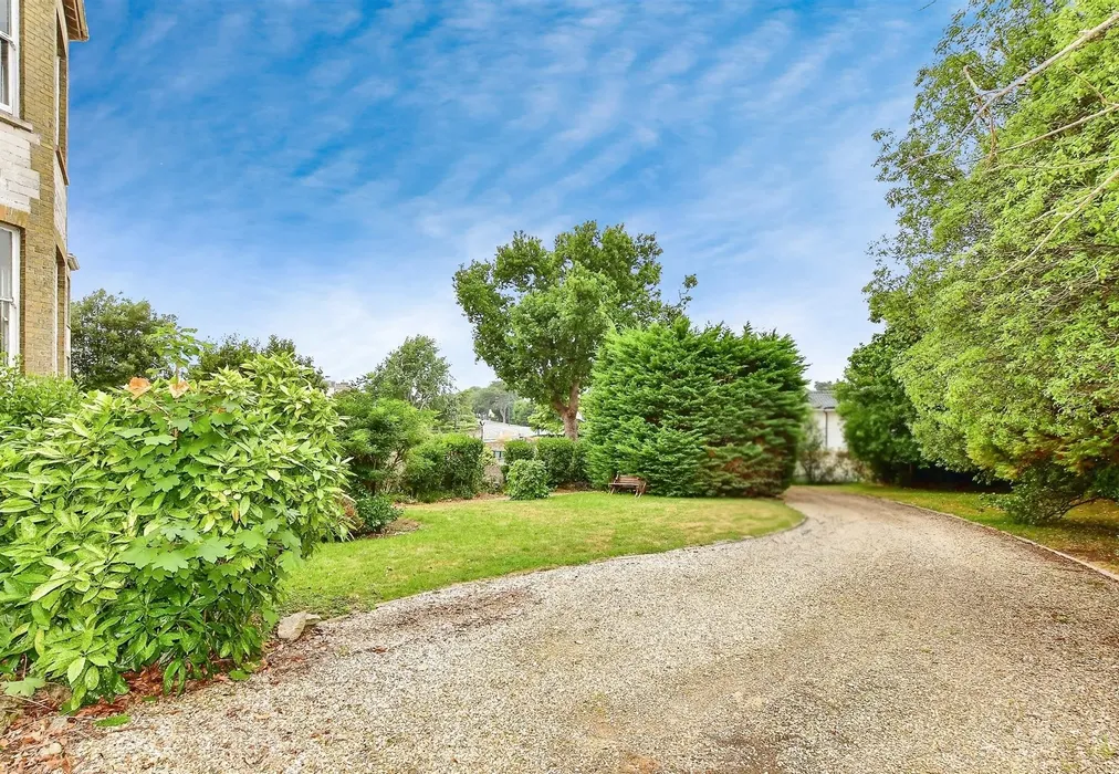 *Driveway Parking* - Appley Rise, Ryde, Isle of Wight - Wards of Kent