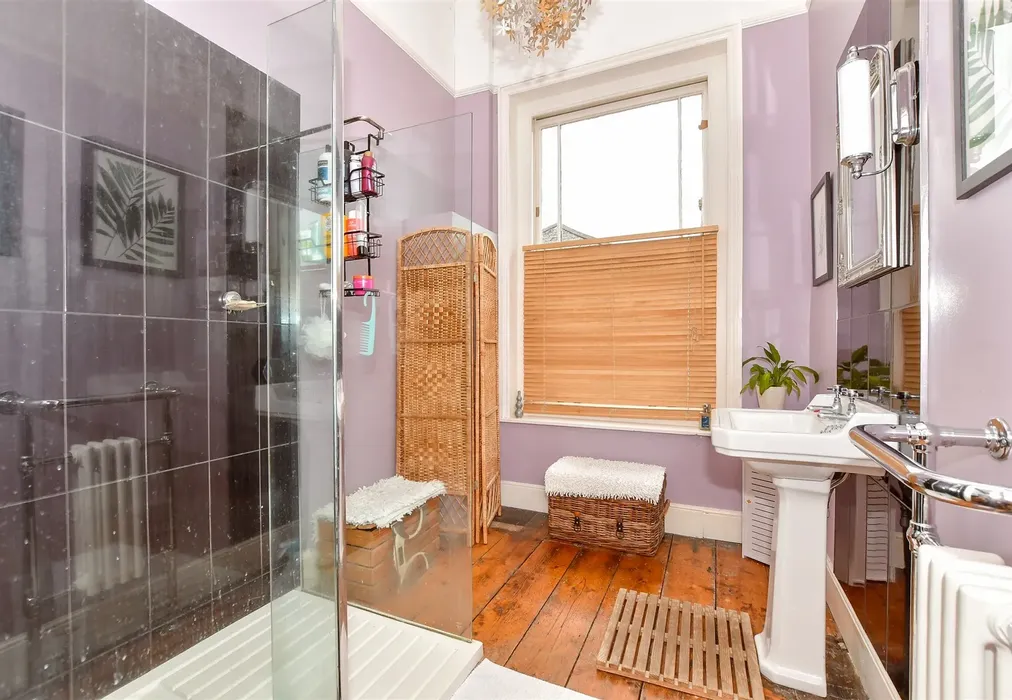 Shower Room - Appley Rise, Ryde, Isle of Wight - Wards of Kent