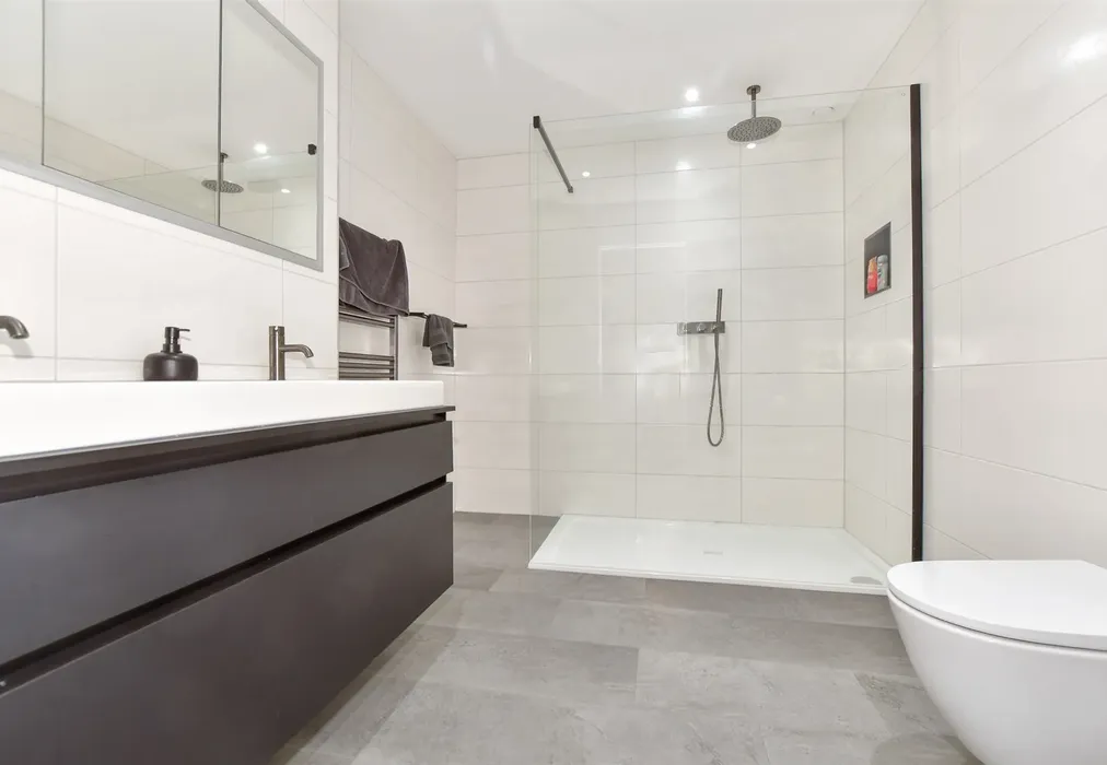 En-Suite Shower Room - Ewell Minnis, Dover, Kent - Wards of Kent