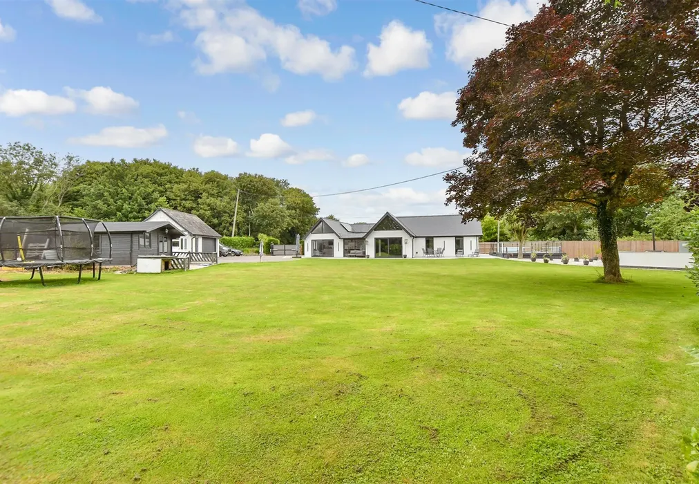 Rear Garden - Ewell Minnis, Dover, Kent - Wards of Kent