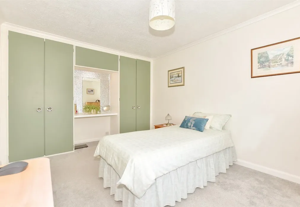 Bedroom 1 - Victoria Road West, Littlestone, New Romney, Kent - Wards of Kent