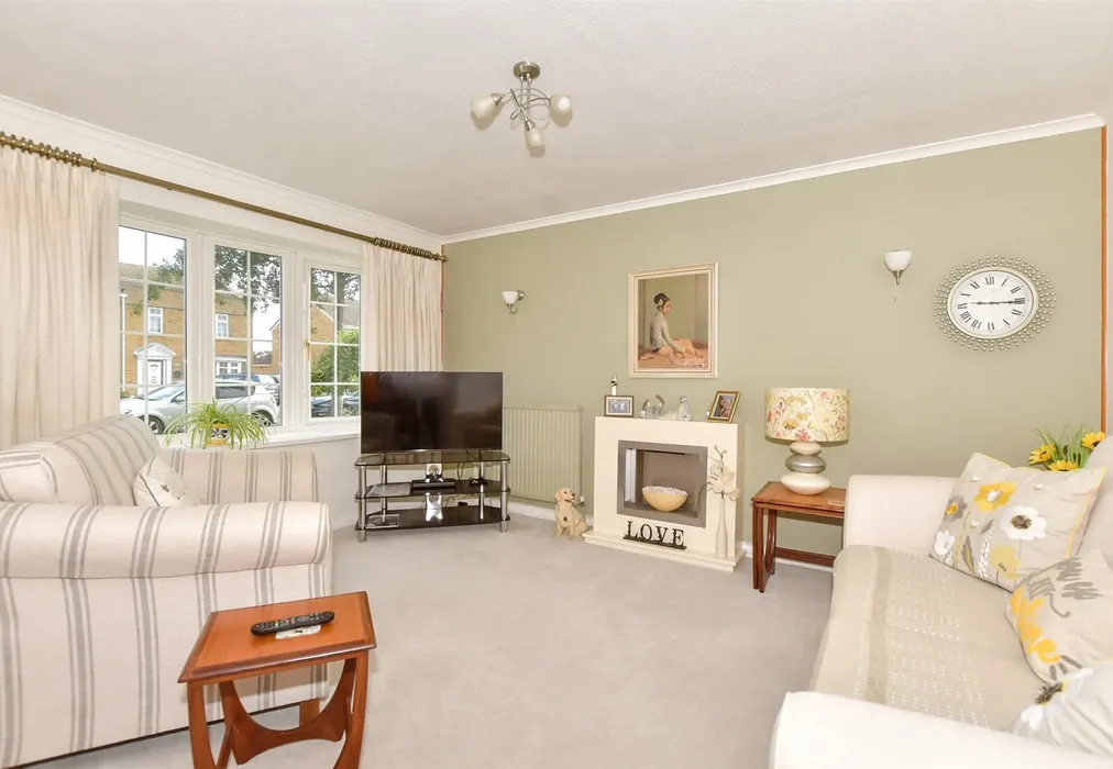 Lounge - Victoria Road West, Littlestone, New Romney, Kent - Wards of Kent