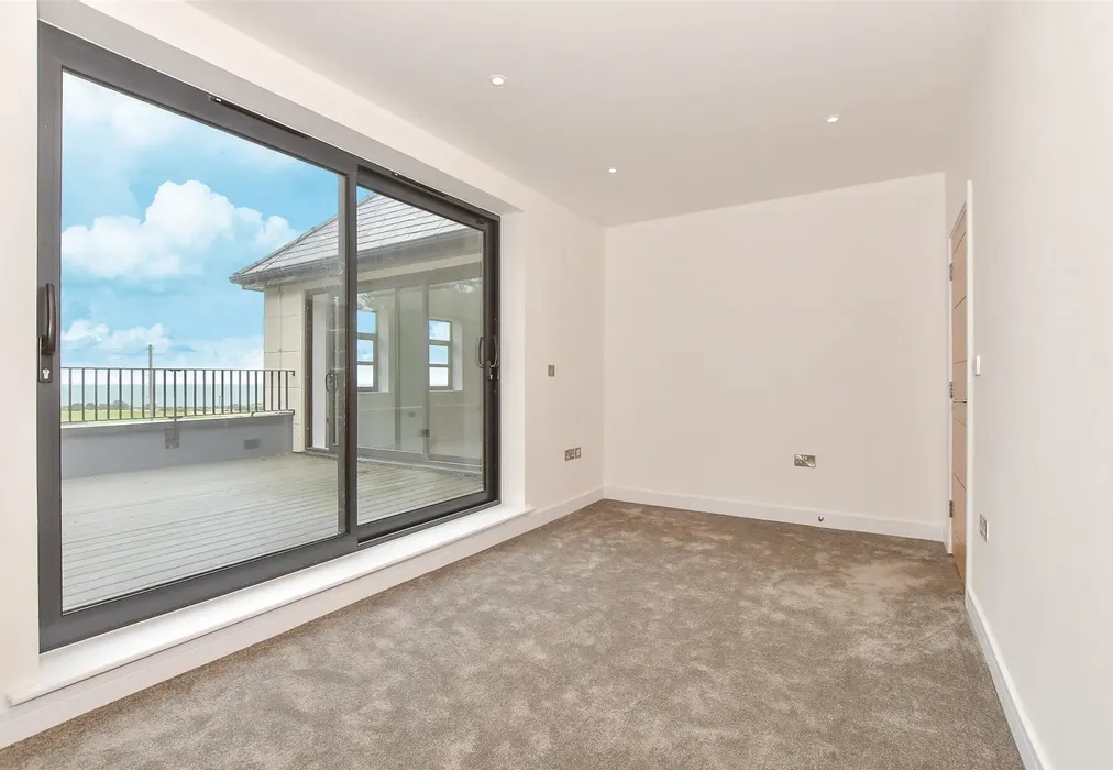 Bedroom 1 - The Fairways, Convent Road, Broadstairs, Kent - Wards of Kent