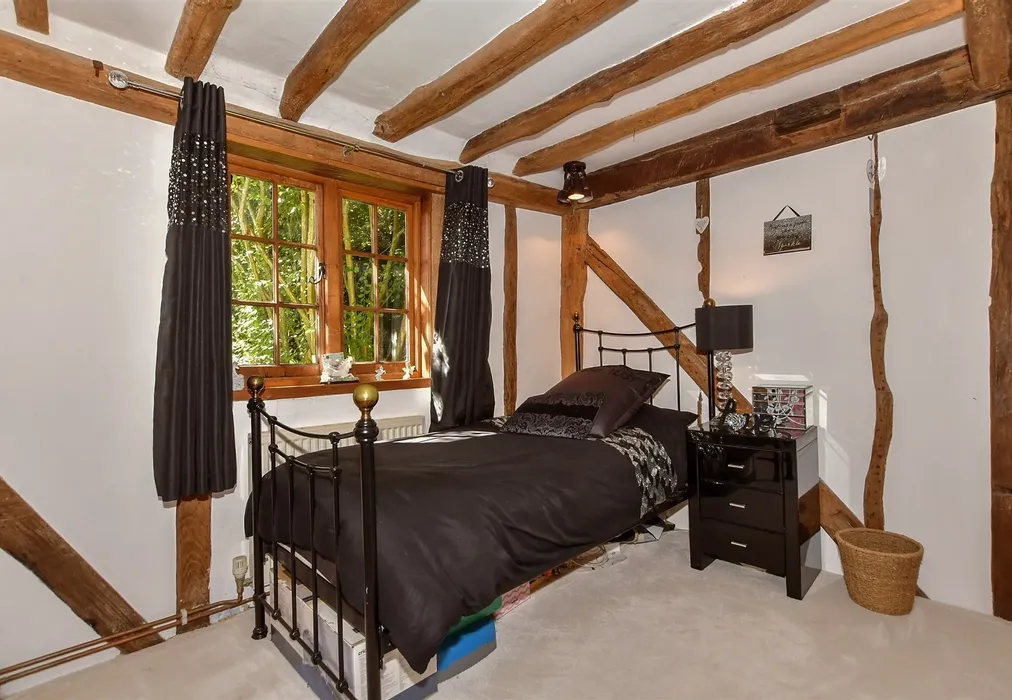 Bedroom 2 - Furnace Lane, Horsmonden, Tonbridge, Kent - Wards of Kent