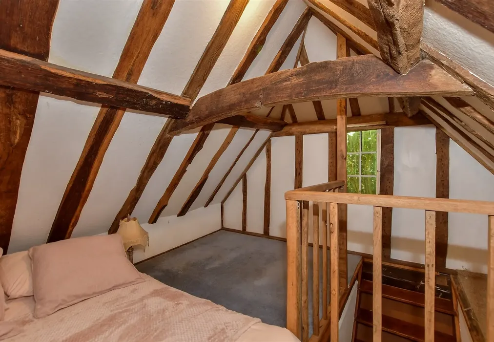 Loft Room - Furnace Lane, Horsmonden, Tonbridge, Kent - Wards of Kent