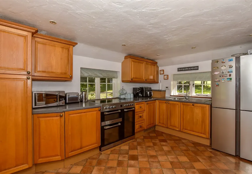 Kitchen - Furnace Lane, Horsmonden, Tonbridge, Kent - Wards of Kent