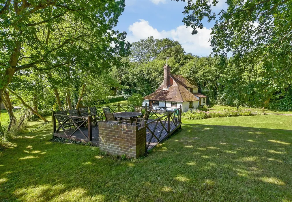 Rear Garden - Furnace Lane, Horsmonden, Tonbridge, Kent - Wards of Kent