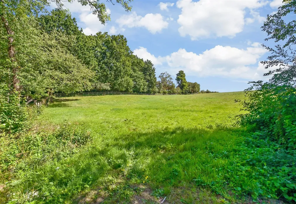 Rear Garden - Furnace Lane, Horsmonden, Tonbridge, Kent - Wards of Kent