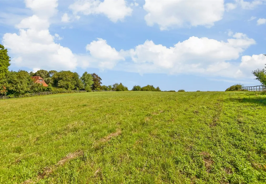 Rear Garden - Furnace Lane, Horsmonden, Tonbridge, Kent - Wards of Kent