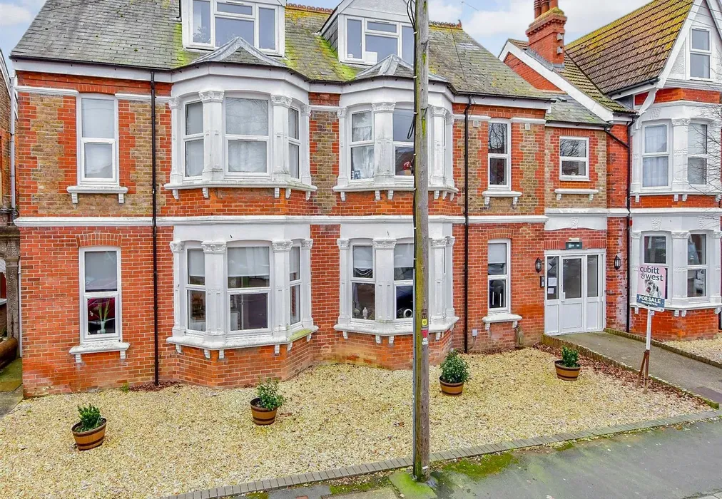 Front Brochure - Richmond Avenue, Bognor Regis, West Sussex - Wards of Kent