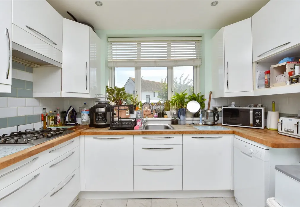 Kitchen - Dane Road, Birchington, Kent - Wards of Kent