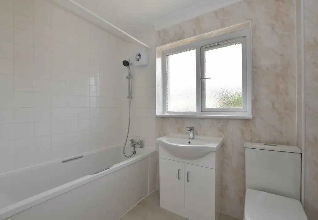 bath - Glenmere Basildon SS16 - Wards of Kent