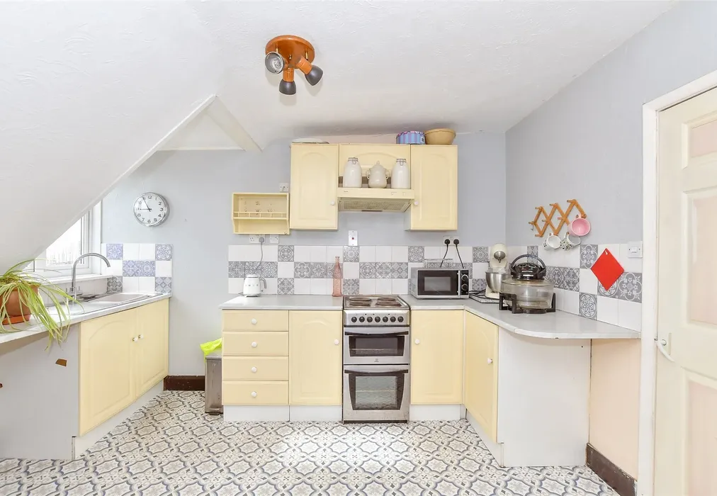 Kitchen - Grove Road, Sandown, Isle of Wight - Wards of Kent