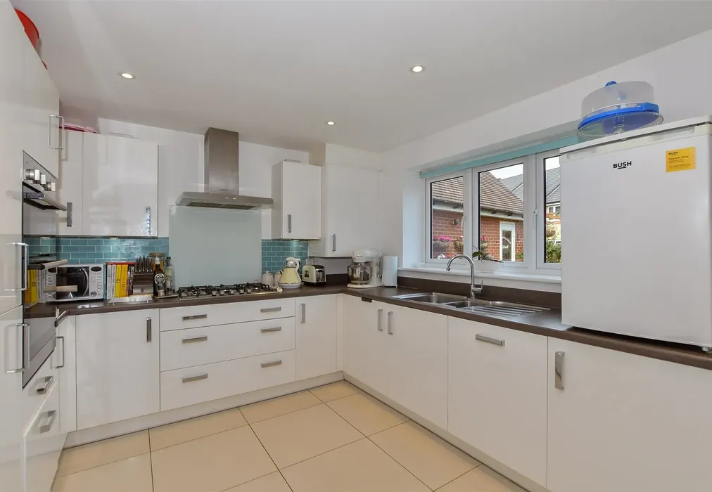 Kitchen/Diner - Knoxes Shaw, Maidstone, Kent - Wards of Kent