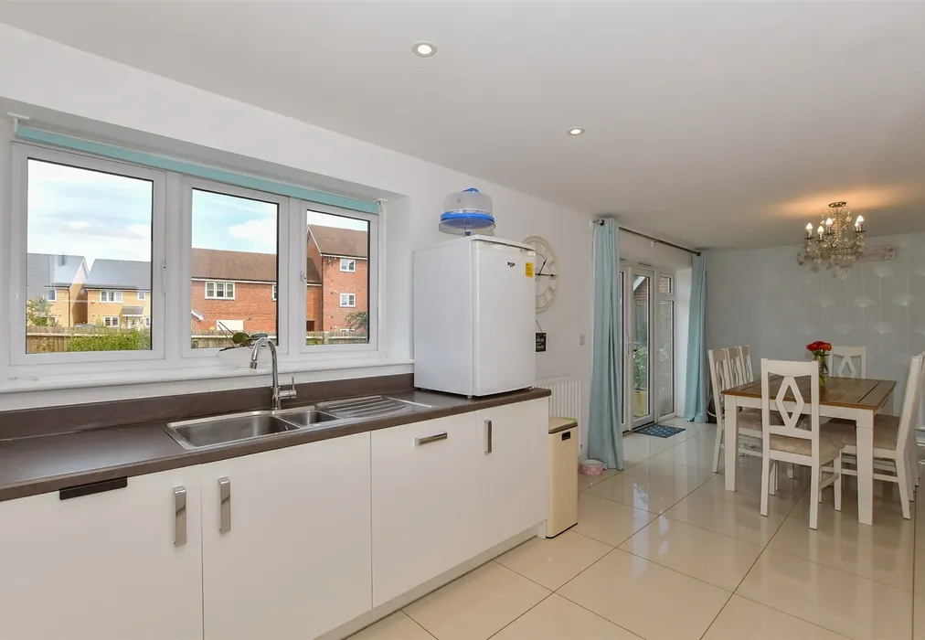 Kitchen/Diner - Knoxes Shaw, Maidstone, Kent - Wards of Kent