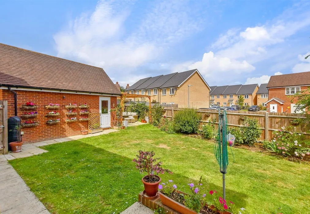 Rear Garden - Knoxes Shaw, Maidstone, Kent - Wards of Kent