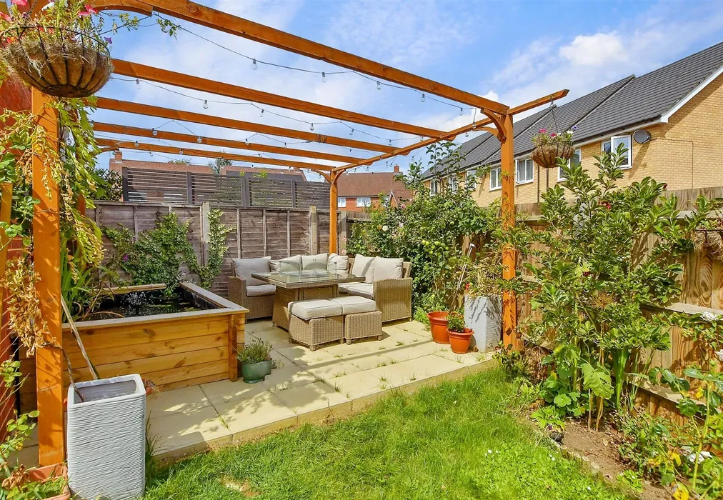 Rear Garden - Knoxes Shaw, Maidstone, Kent - Wards of Kent