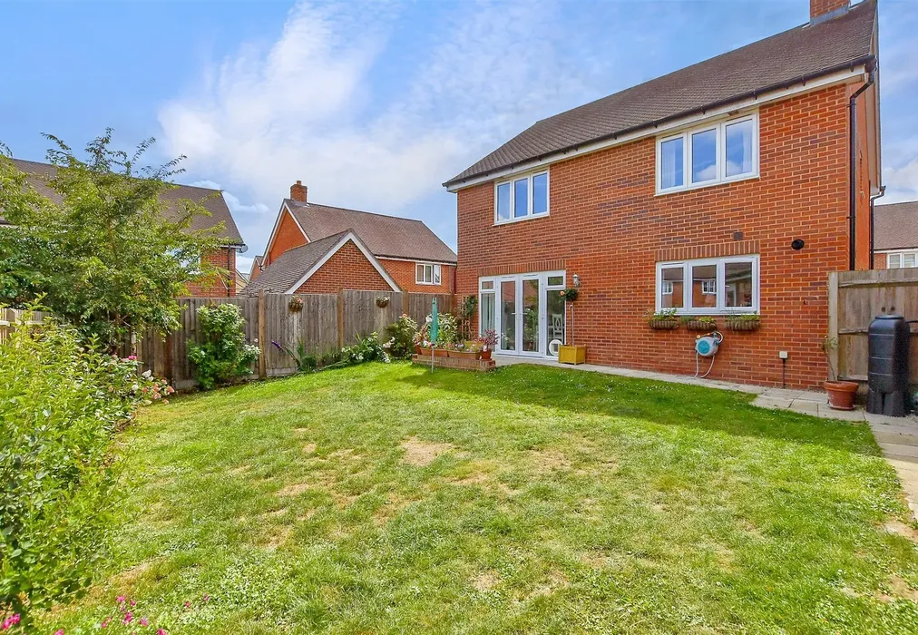 Rear Garden - Knoxes Shaw, Maidstone, Kent - Wards of Kent