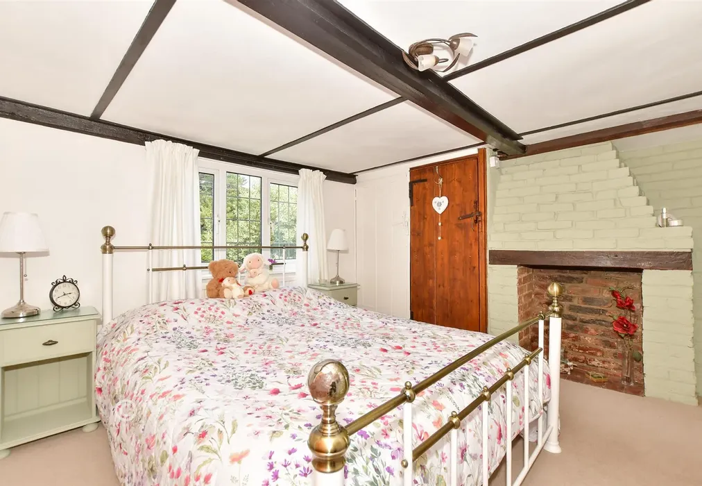 Bedroom 1 - Ashford Road, Ivychurch, Romney Marsh, Kent - Wards of Kent